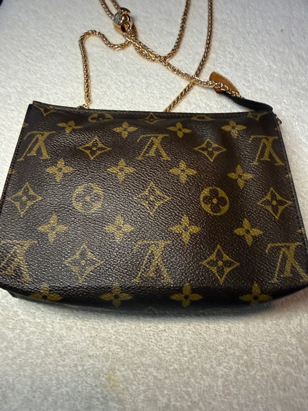 Louis Vuitton Monogram Pochette Toiletry 19 w/crossbody chain and felt insert - Picture 3 of 15